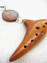 木製ストラップ!あたたかみの感じる木のぬくもり【オカリナ】
