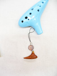 木製ストラップ!あたたかみの感じる木のぬくもり【オカリナ】