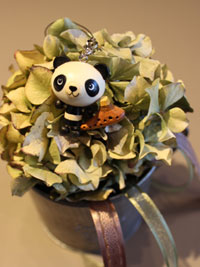 木製ストラップ!あたたかみの感じる木のぬくもり【オカリナとうさぎ】