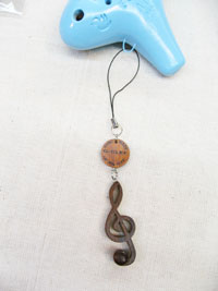 木製ストラップ!あたたかみの感じる木のぬくもり【ト音記号】